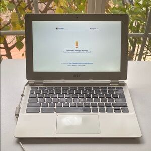 White Acer Laptop for Parts - Chromebook - CB3-111 Series - With Charger